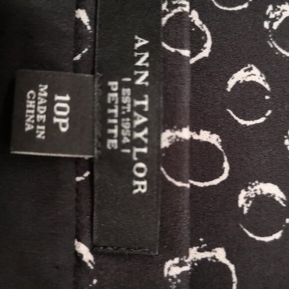 Anne Taylor Ladies Size 10 Petit Black w/ Beige Design Lined Side Zipper Skirt - Picture 2 of 3